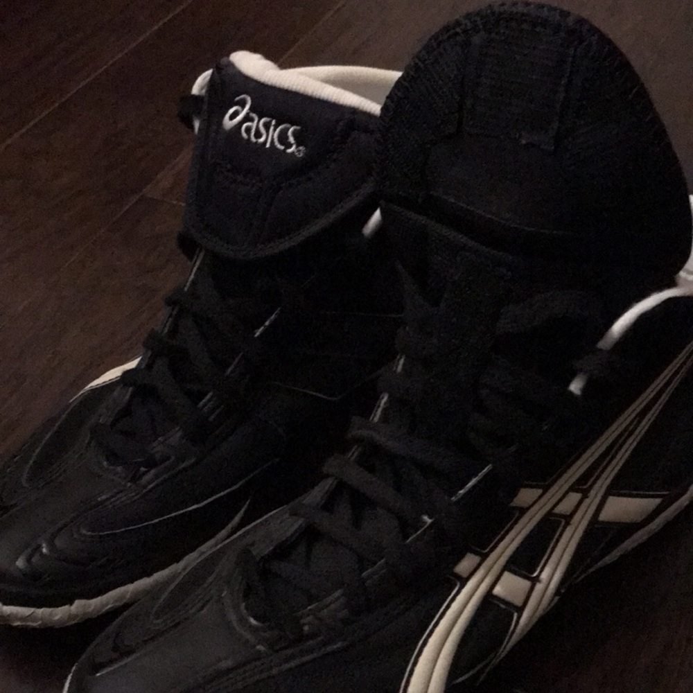 ASICS - Picture 8 of 11